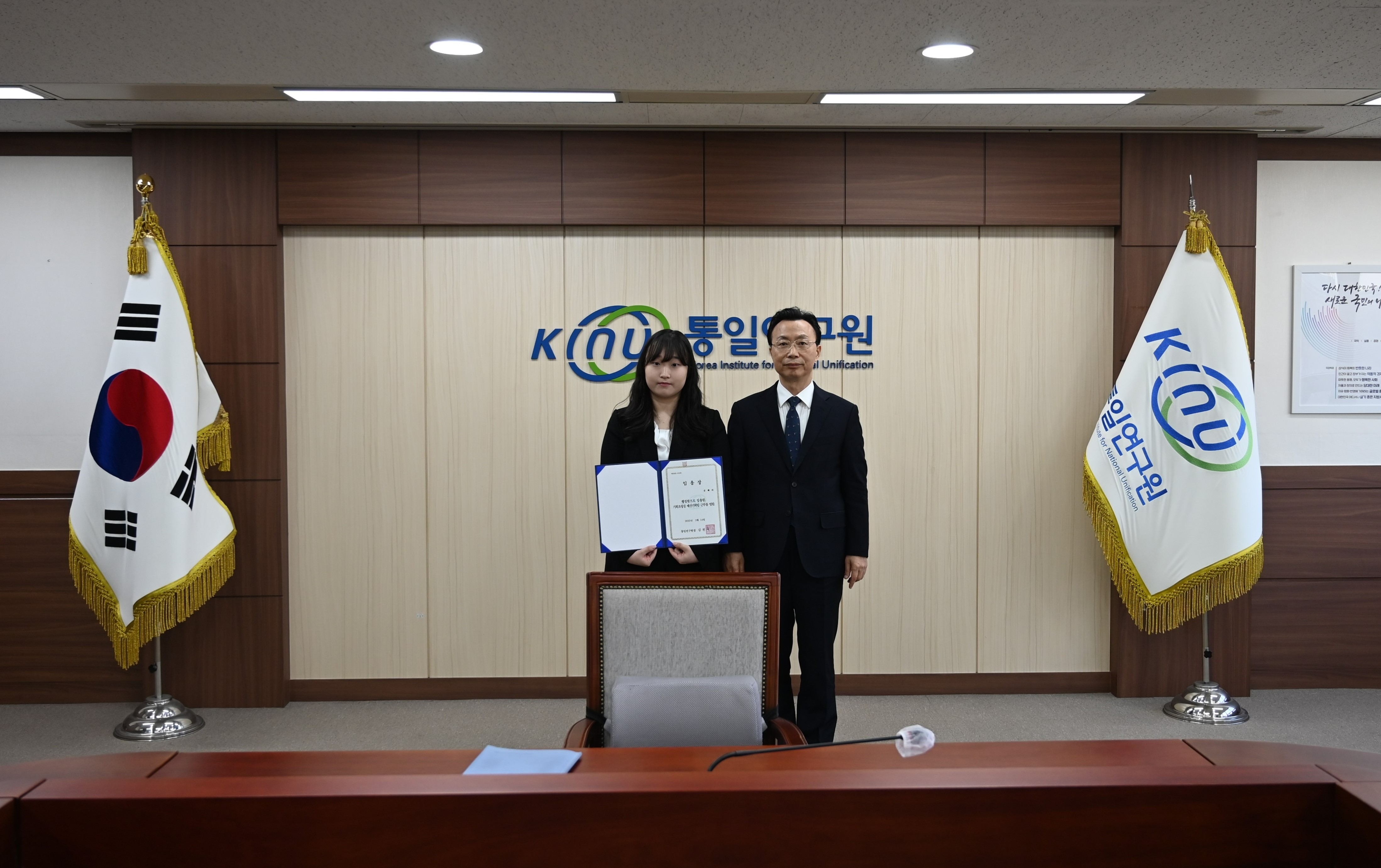 신임 직원 임명식 행사 대표 사진