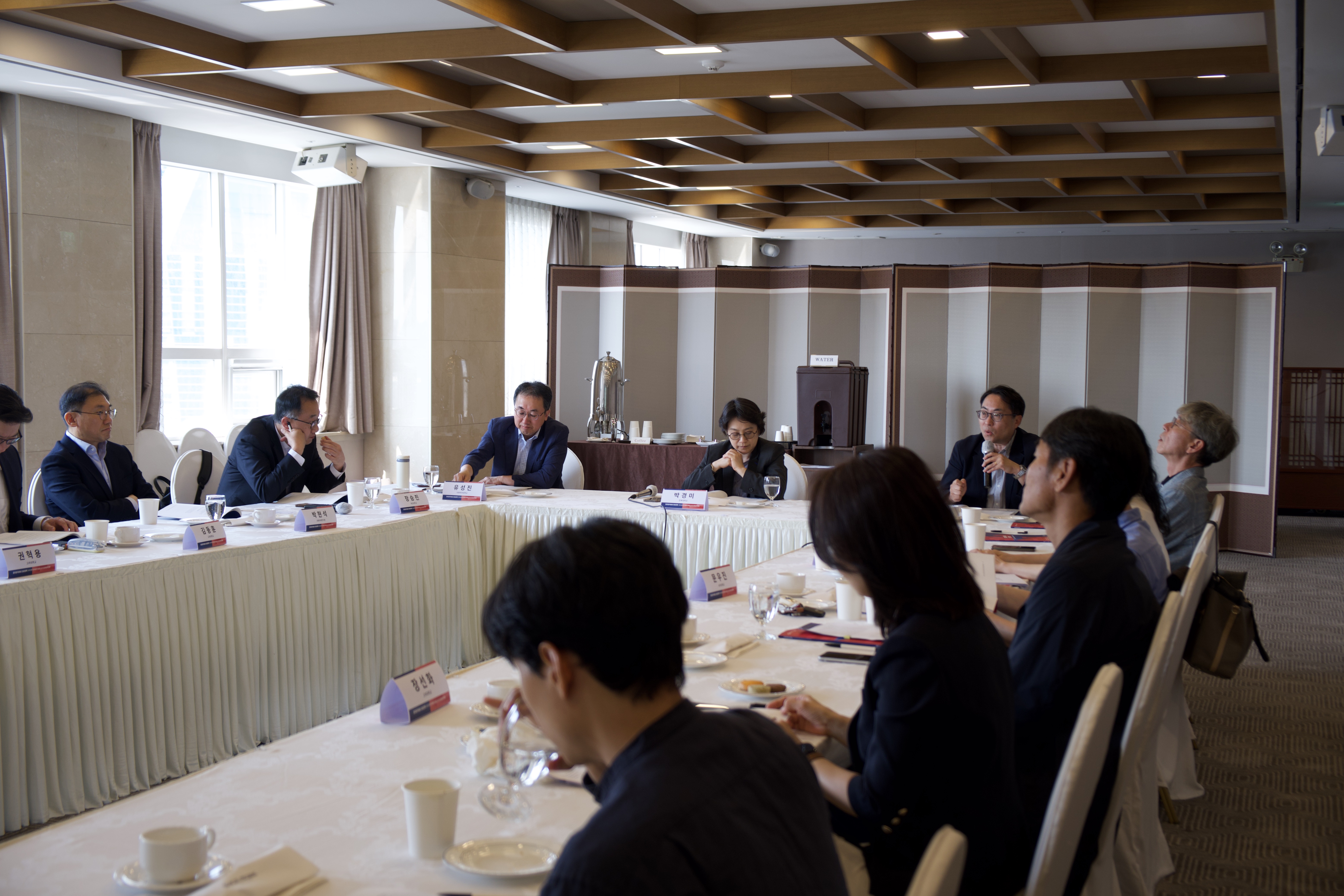 통일연구원-고려대 정치연구소 SSK 양극화 연구센터 공동세미나 행사 대표 사진